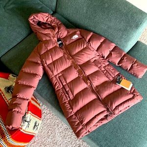 The North Face Women’s Gotham Parka, Marron Purple size M, new and never worn!